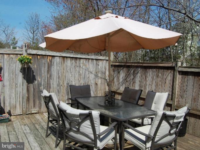 1326 Vintage Place Reston, VA 20194 - Photo 2 of 20 Deck