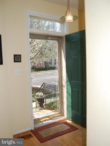 1326 Vintage Place Reston, VA 20194 - Photo 7 of 20 Entrance / Foyer