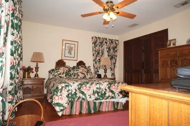 a view of a livingroom with furniture