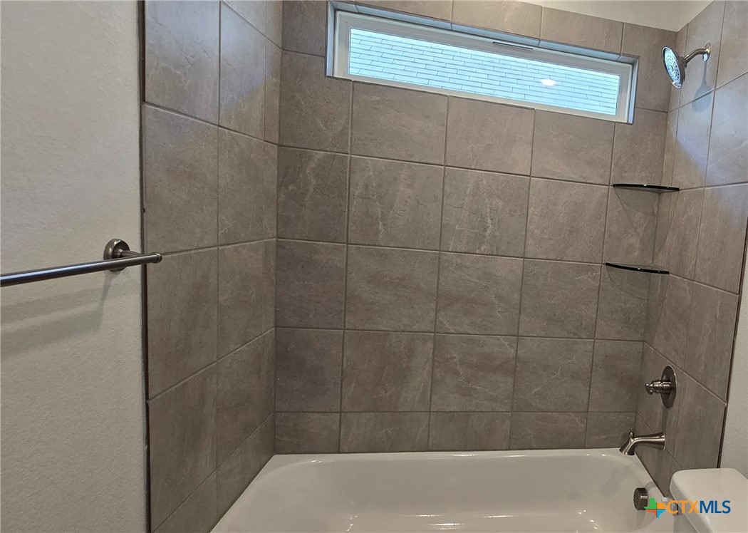 342 Monty Road Copperas Cove, TX 76522 - Photo 13 of 15 a bathroom with a bathtub