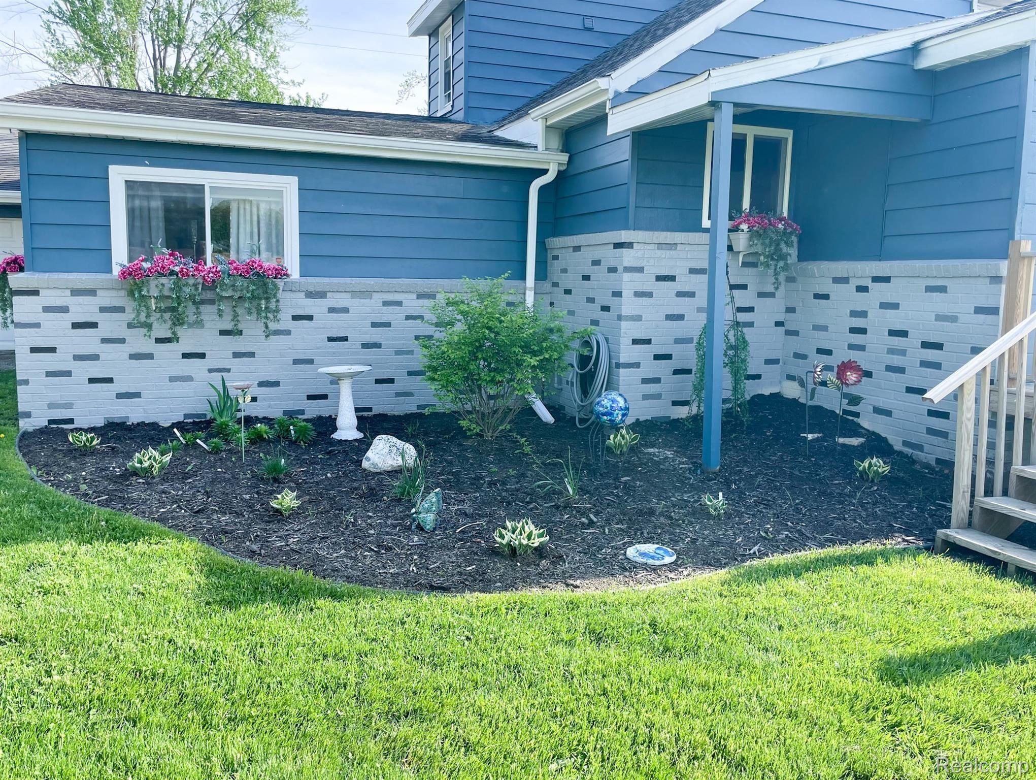 3215 West Lake Road Clio, MI 48420 - Photo 3 of 41 lake front flowers.jpg