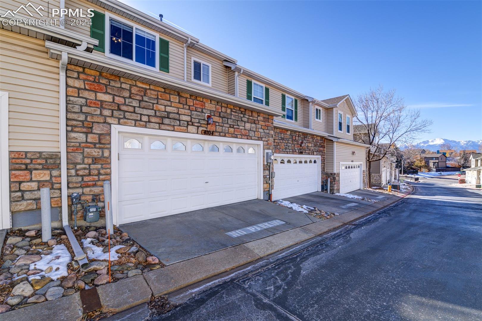 4104 Diamond Ridge View Colorado Springs, CO 80918 - Photo 27 of 36 Gallery Image 27