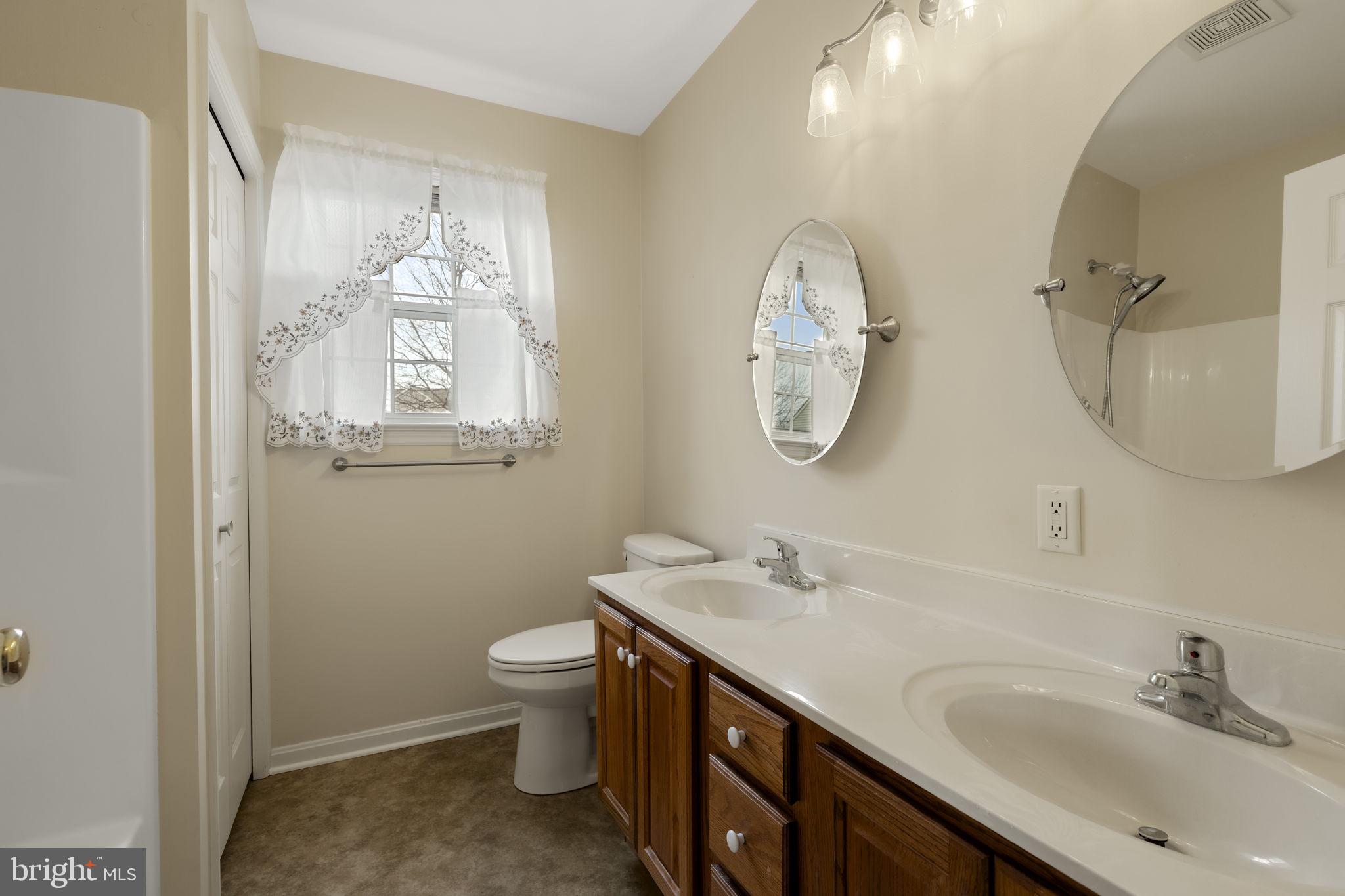 136 Bridle Path New Holland, PA 17557 - Photo 23 of 38 a bathroom with 2 sink and a mirror