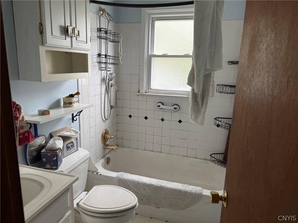 8032 Thompson Road Cicero, NY 13039 - Photo 6 of 17