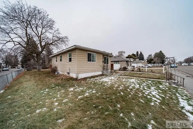 $318,000 | 696 Gladstone Street, Idaho Falls, ID 83401