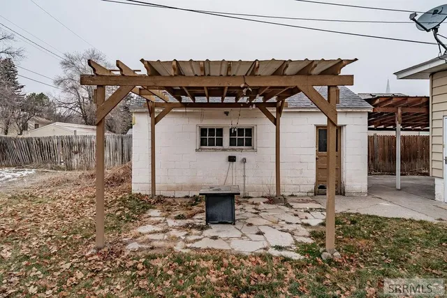 $318,000 | 696 Gladstone Street, Idaho Falls, ID 83401