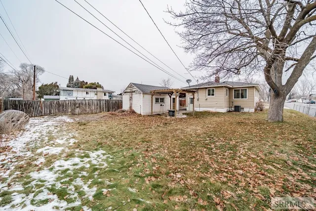 $318,000 | 696 Gladstone Street, Idaho Falls, ID 83401