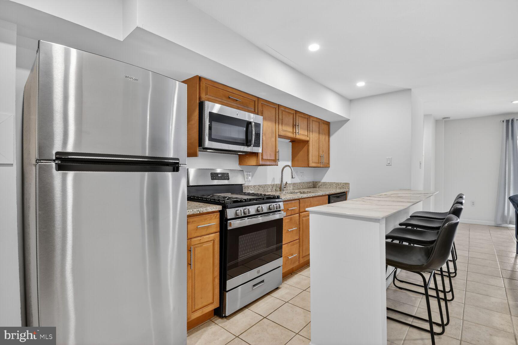 1339 Corcoran Street Northwest, Unit B Washington, DC 20009 - Photo 7 of 16 Kitchen with Breakfast Bar