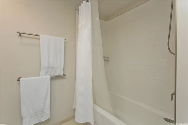 $5,200 | 1189 Waimanu Street, Unit 3402, Honolulu, HI 96814