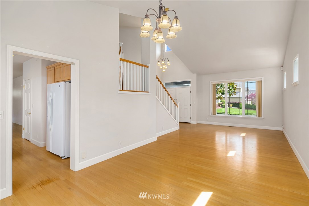 18639 173rd Way Southeast Renton, WA 98058 - Photo 5 of 25 Gallery Image 5