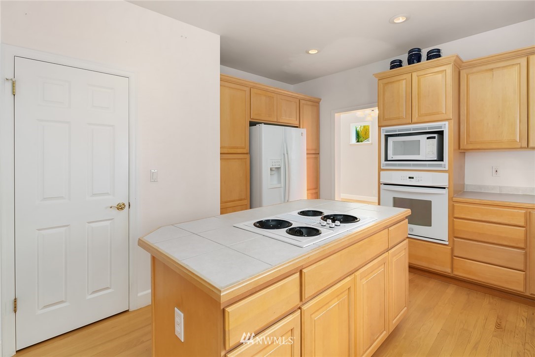 18639 173rd Way Southeast Renton, WA 98058 - Photo 8 of 25 Gallery Image 8