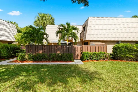 $304,900 | 6818 68th Way, West Palm Beach, FL 33409
