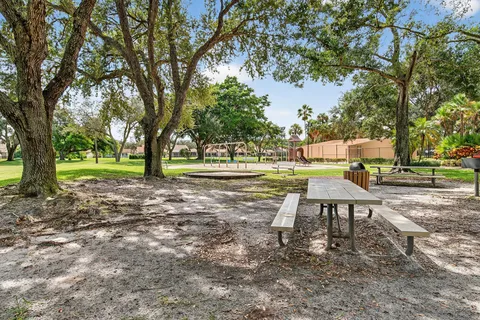 $304,900 | 6818 68th Way, West Palm Beach, FL 33409