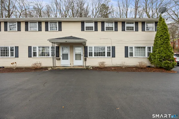 $2,075 | 9 Maple Avenue, Unit B, Canton, CT 06019