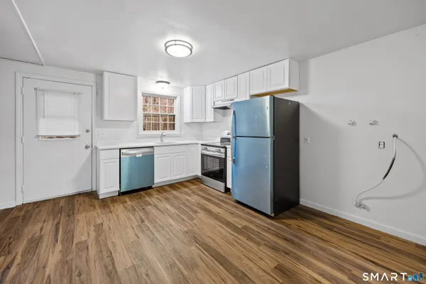 $2,075 | 9 Maple Avenue, Unit B, Canton, CT 06019