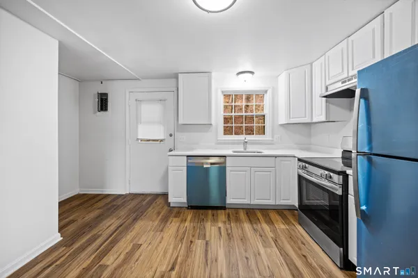 $2,075 | 9 Maple Avenue, Unit B, Canton, CT 06019