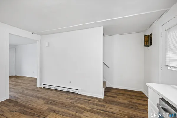 $2,075 | 9 Maple Avenue, Unit B, Canton, CT 06019