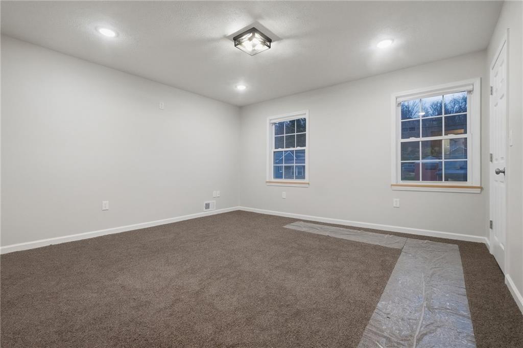 612 Virginia Avenue Rochester, PA 15074 - Photo 25 of 36 an empty room with windows