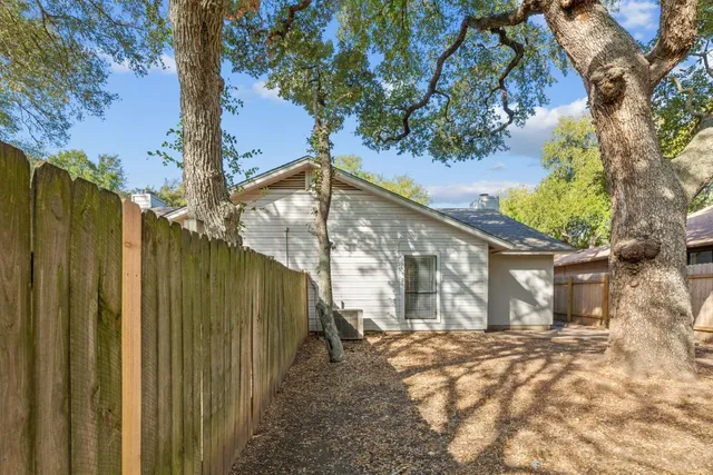 $1,525 | 2518 Howellwood Way, Unit A, Austin, TX 78748