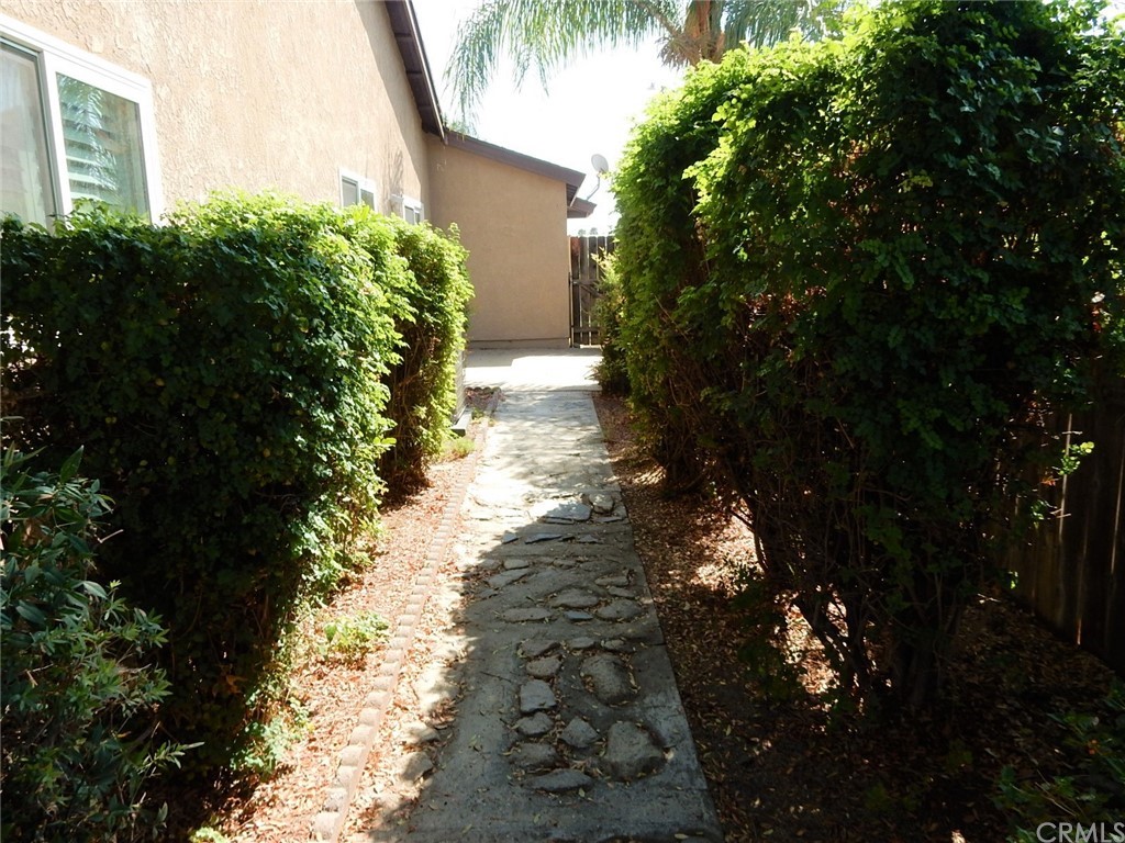 175 North Torn Ranch Road Lake Elsinore, CA 92530 - Photo 26 of 31 Side yard leading to master patio area.