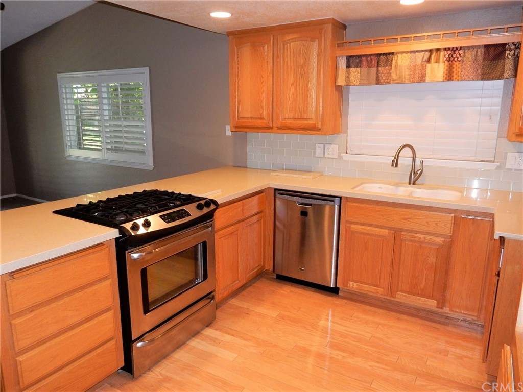 175 North Torn Ranch Road Lake Elsinore, CA 92530 - Photo 8 of 31 Remodeled kitchen.