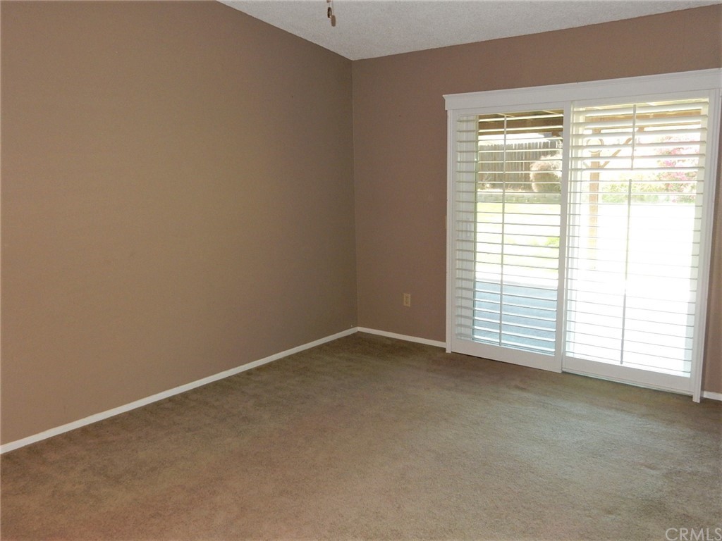 175 North Torn Ranch Road Lake Elsinore, CA 92530 - Photo 10 of 31 From the kitchen looking into the family room.