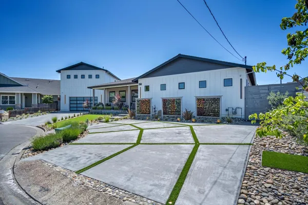 $1,595,000 | 256 North Dover Court, Santa Rosa, CA 95403