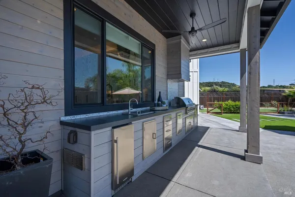 $1,595,000 | 256 North Dover Court, Santa Rosa, CA 95403