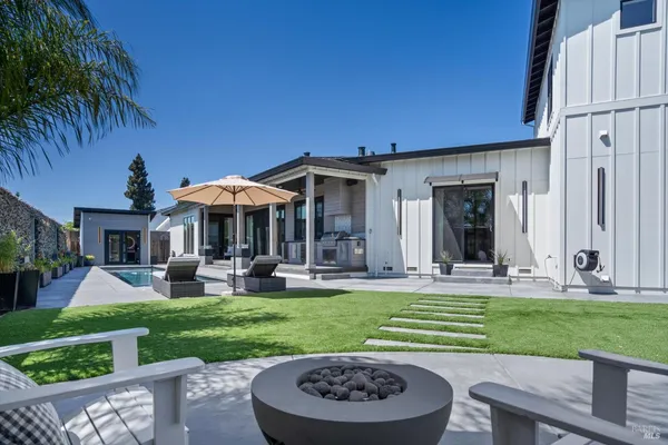 $1,595,000 | 256 North Dover Court, Santa Rosa, CA 95403