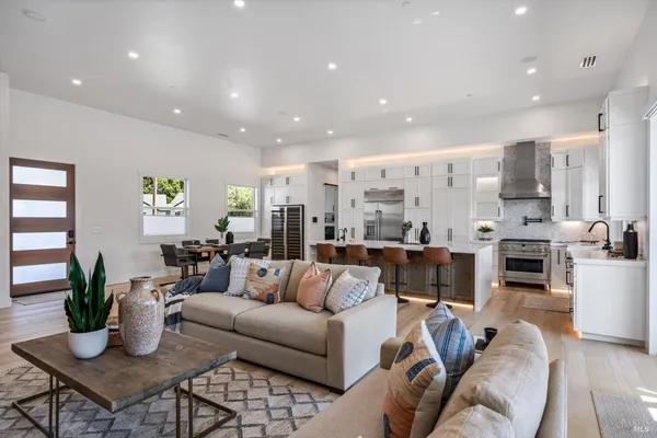 $1,595,000 | 256 North Dover Court, Santa Rosa, CA 95403