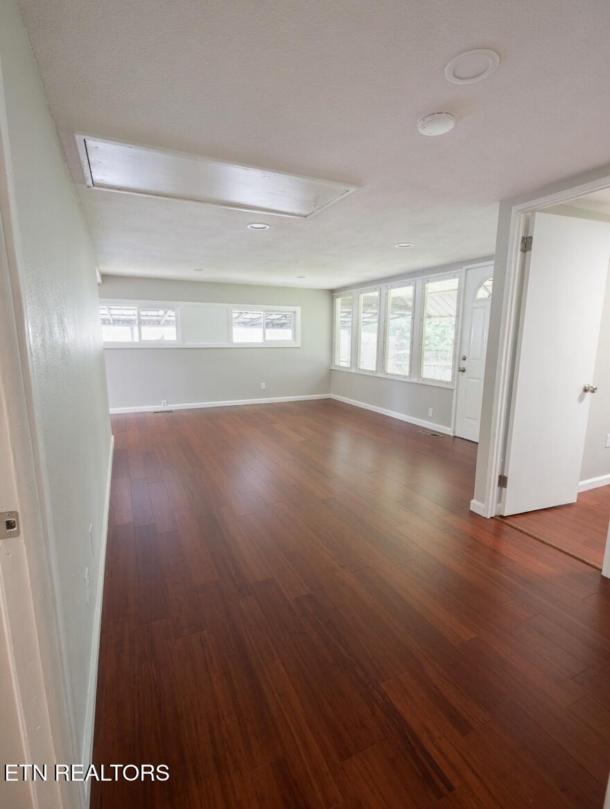 606 West Outer Drive Oak Ridge, TN 37830 - Photo 14 of 32 Living Room