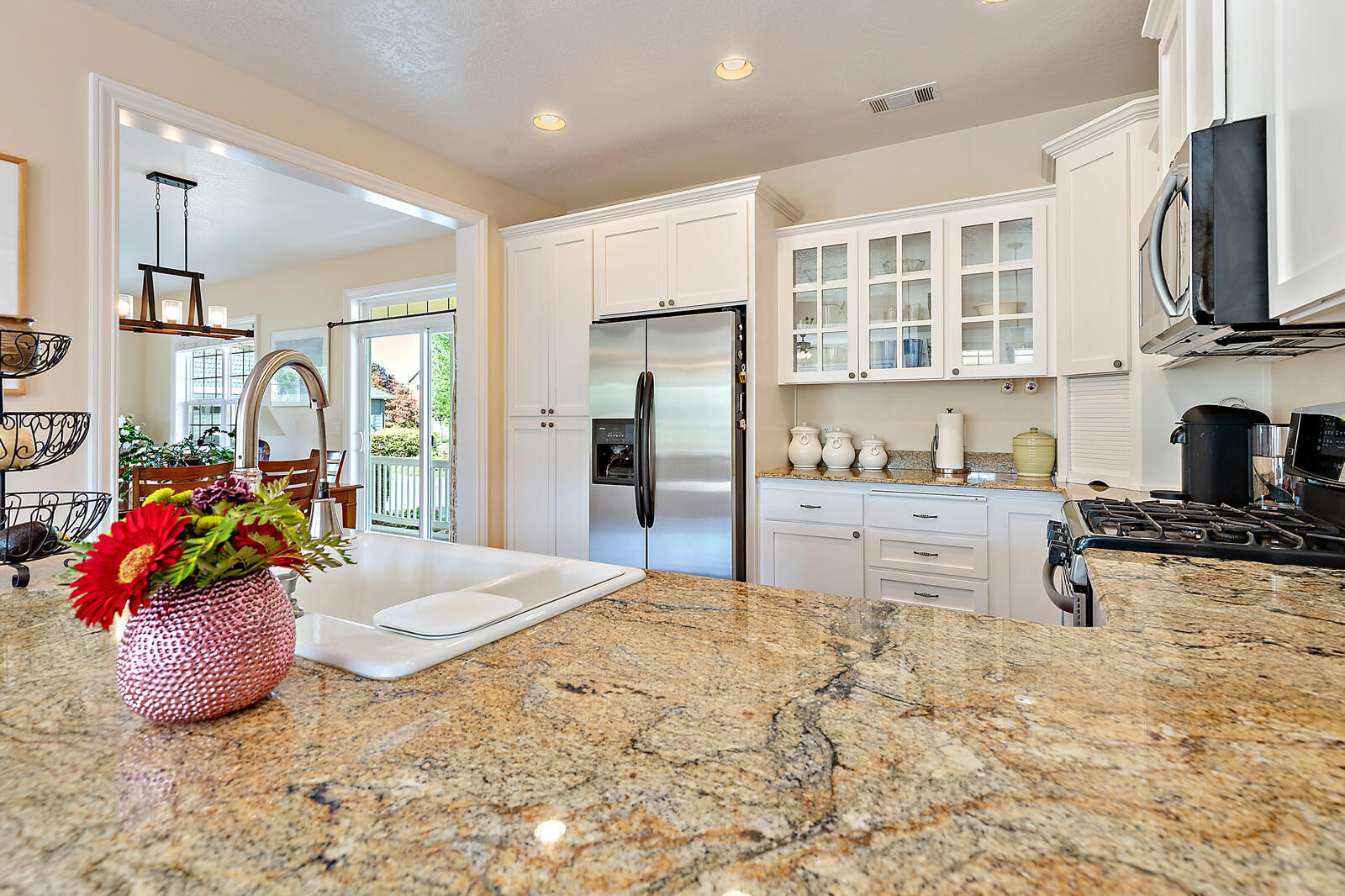809 Buck Point Street Central Point, OR 97502 - Photo 12 of 45 12
