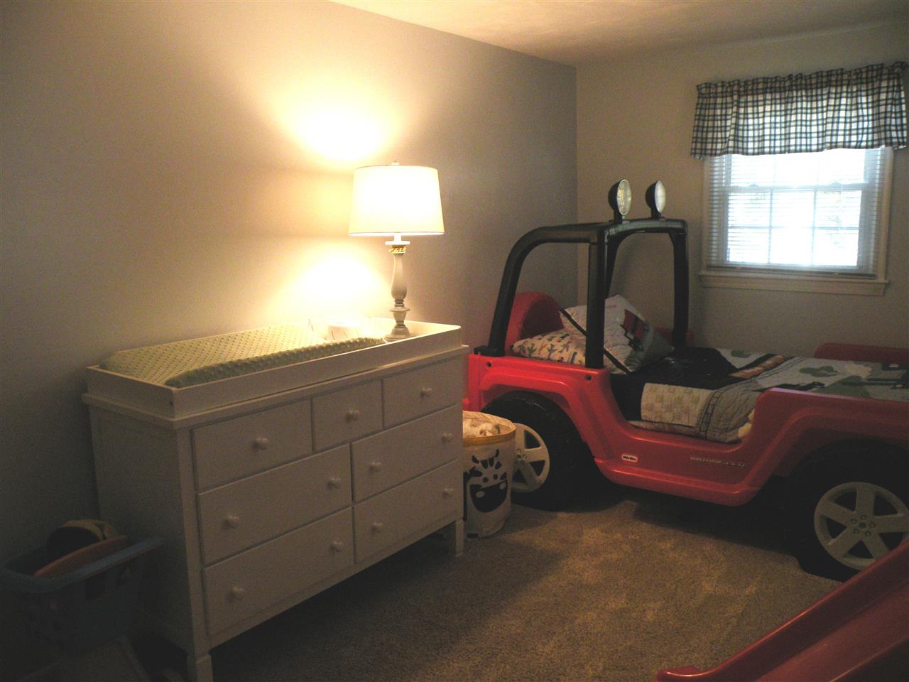 17 Wayne Street Hudson, NH 03051 - Photo 13 of 26