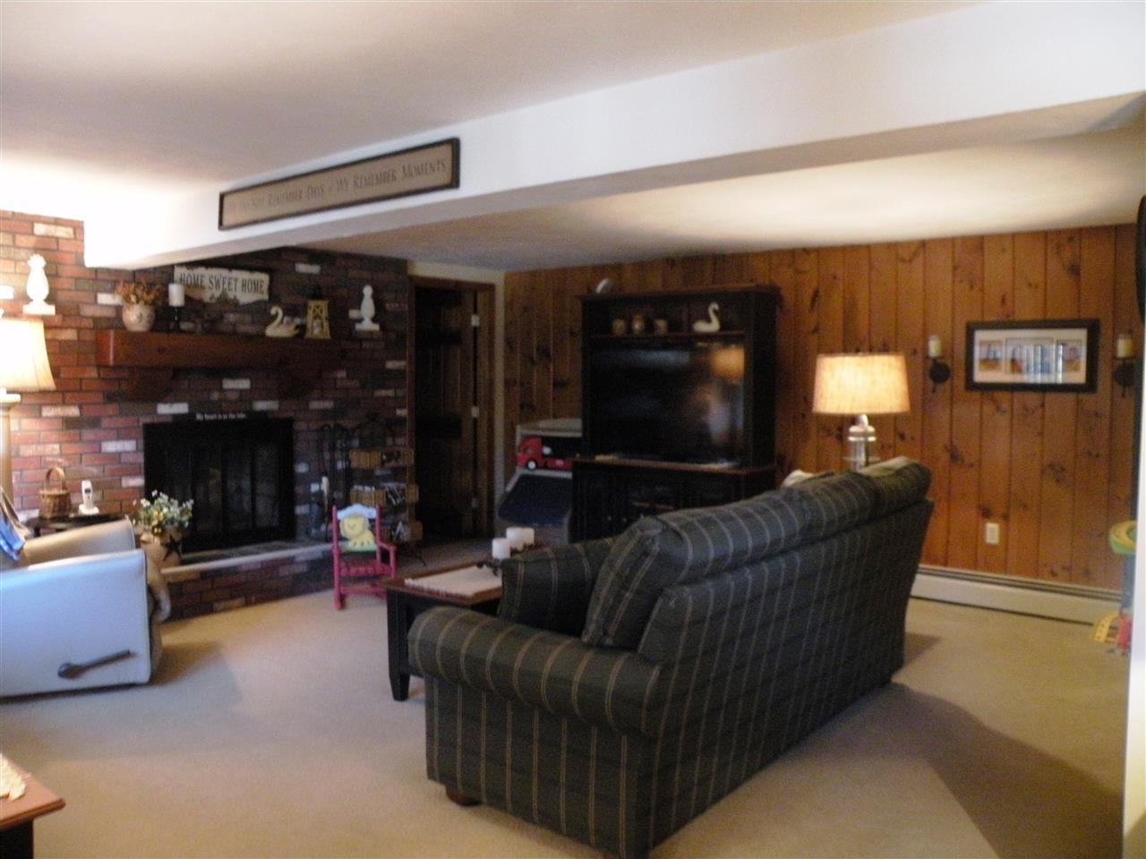 17 Wayne Street Hudson, NH 03051 - Photo 14 of 26