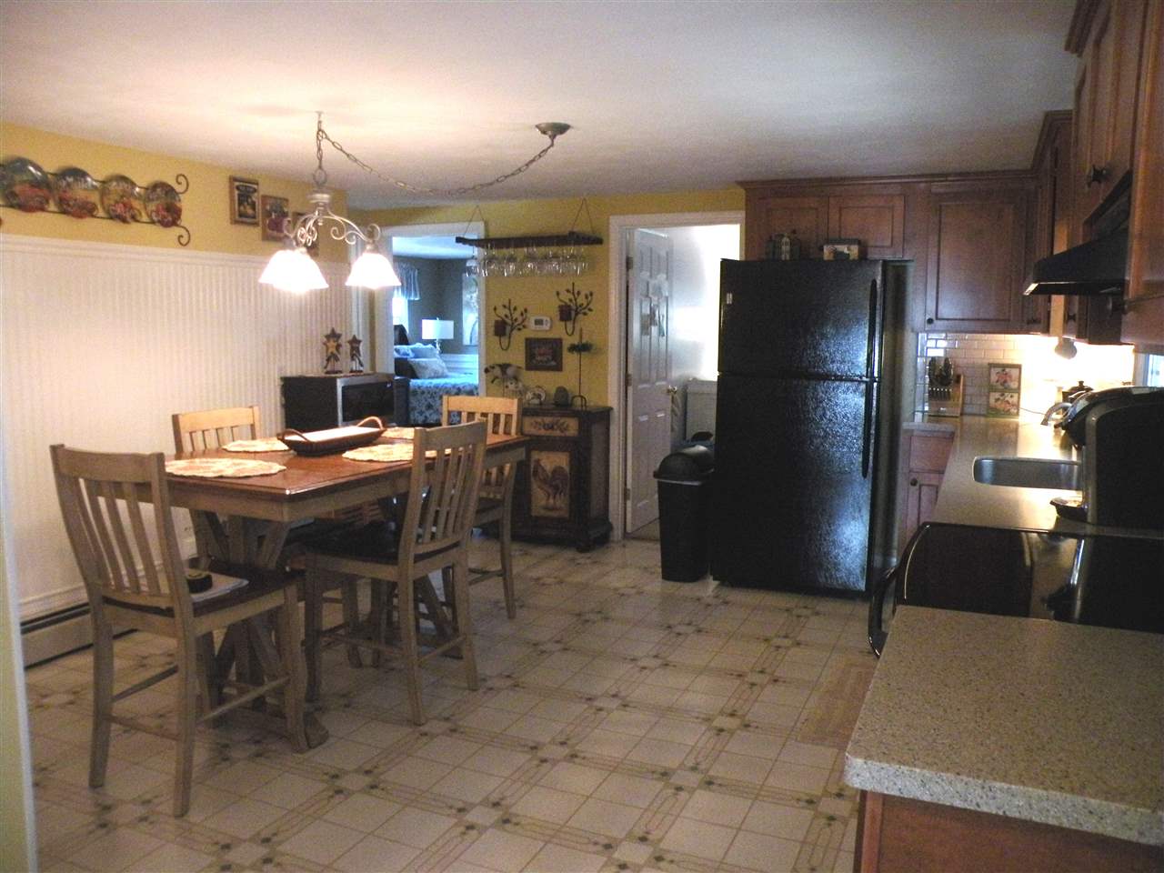 17 Wayne Street Hudson, NH 03051 - Photo 4 of 26