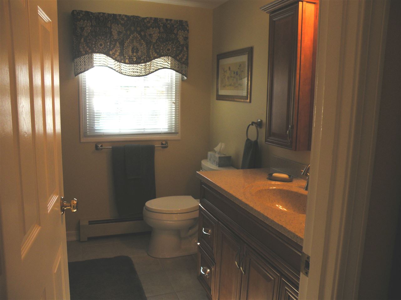 17 Wayne Street Hudson, NH 03051 - Photo 5 of 26