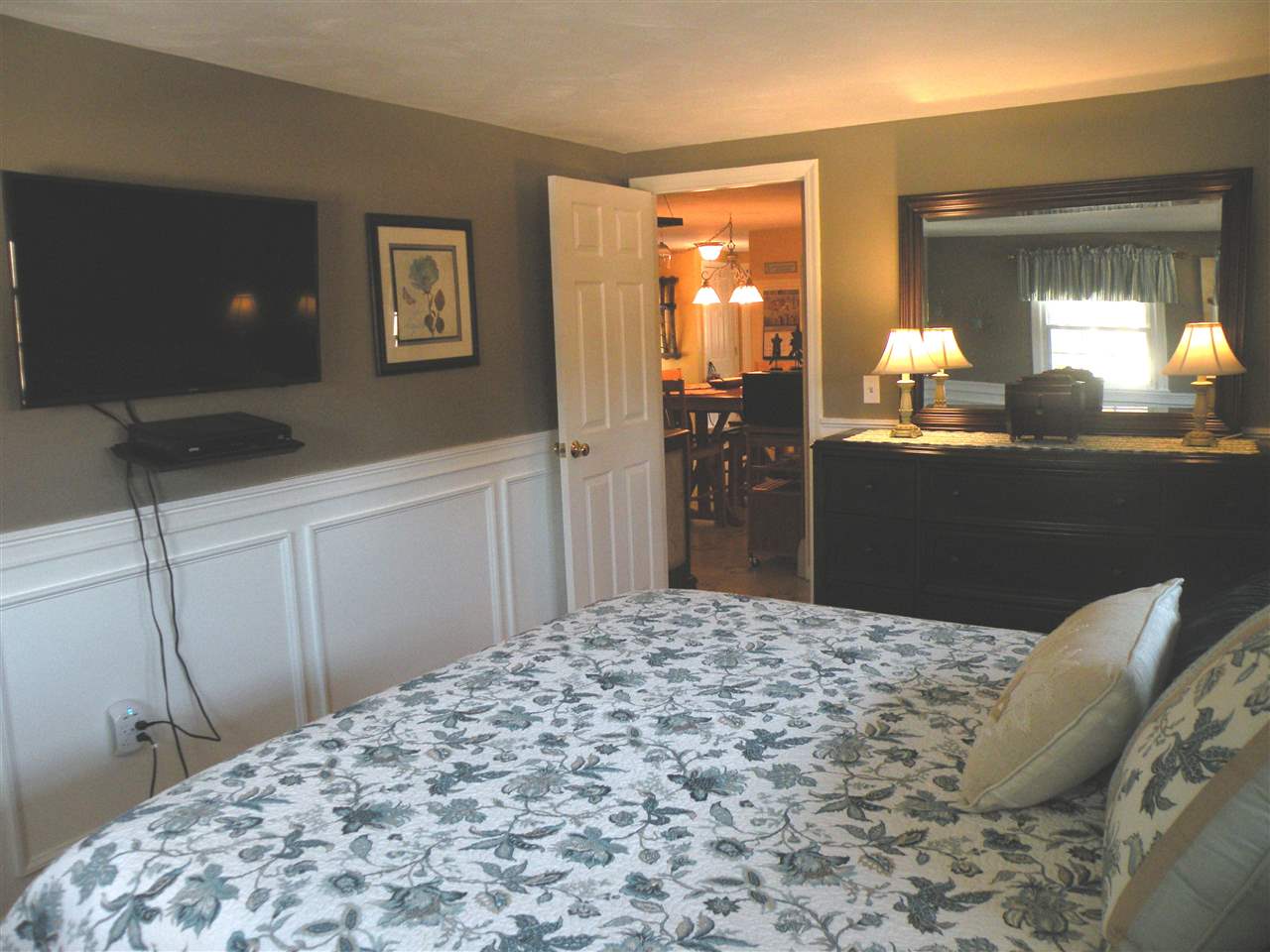 17 Wayne Street Hudson, NH 03051 - Photo 9 of 26