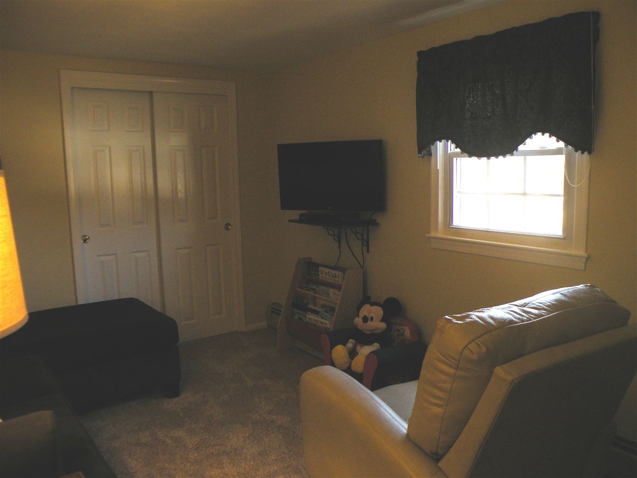 17 Wayne Street Hudson, NH 03051 - Photo 10 of 26