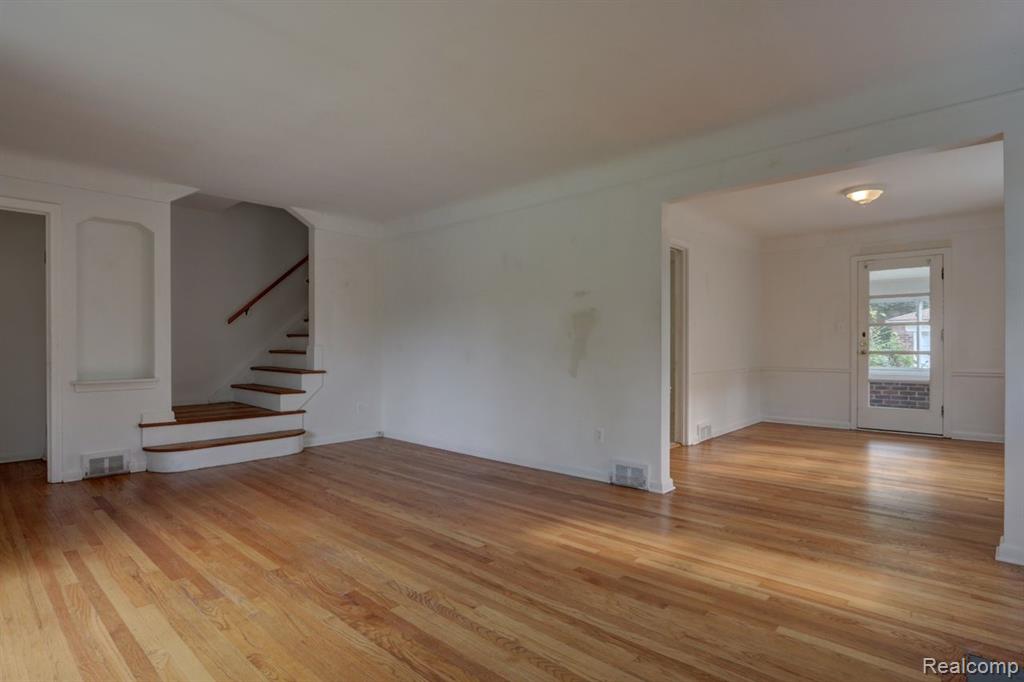 916 Harcourt Road Grosse Pointe, MI 48230 - Photo 9 of 28