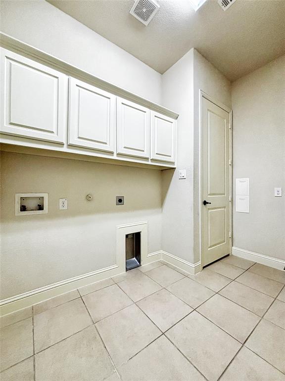3037 Crestwater Ridge Keller, TX 76248 - Photo 22 of 25 an empty room with cabinet