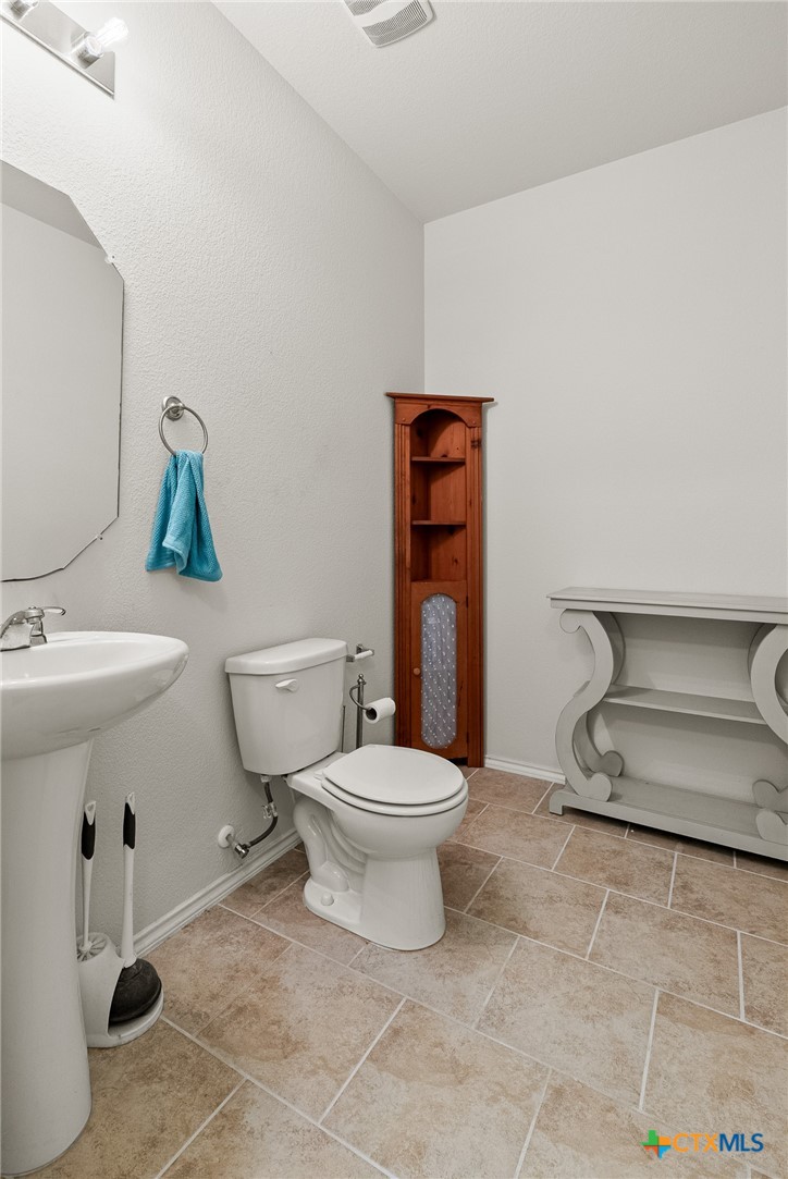 8902 Night View Drive Temple, TX 76502 - Photo 9 of 29 1/2 bath