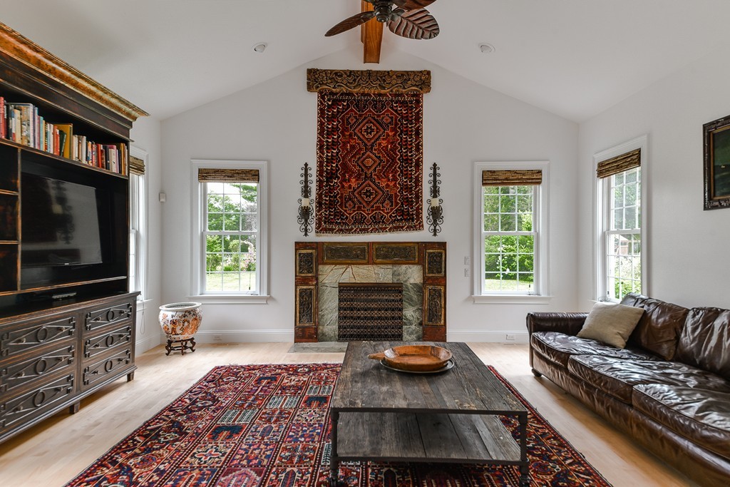 14 Saunders Road Sudbury, MA 01776 - Photo 5 of 28 Gallery Image 5