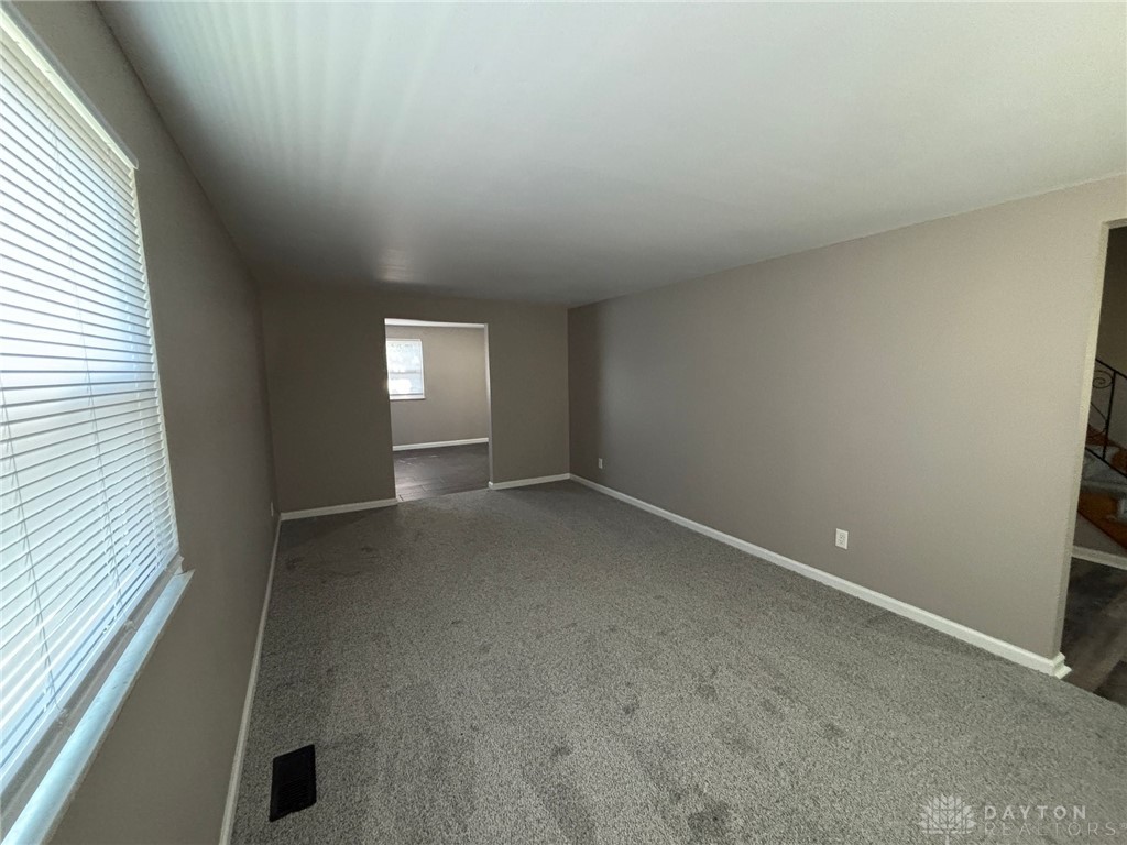 6435 Highbury Road Huber Heights, OH 45424 - Photo 4 of 37