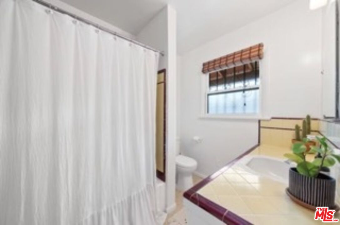 247 3rd Avenue Venice, CA 90291 - Photo 9 of 12 a bathroom with a sink toilet and shower