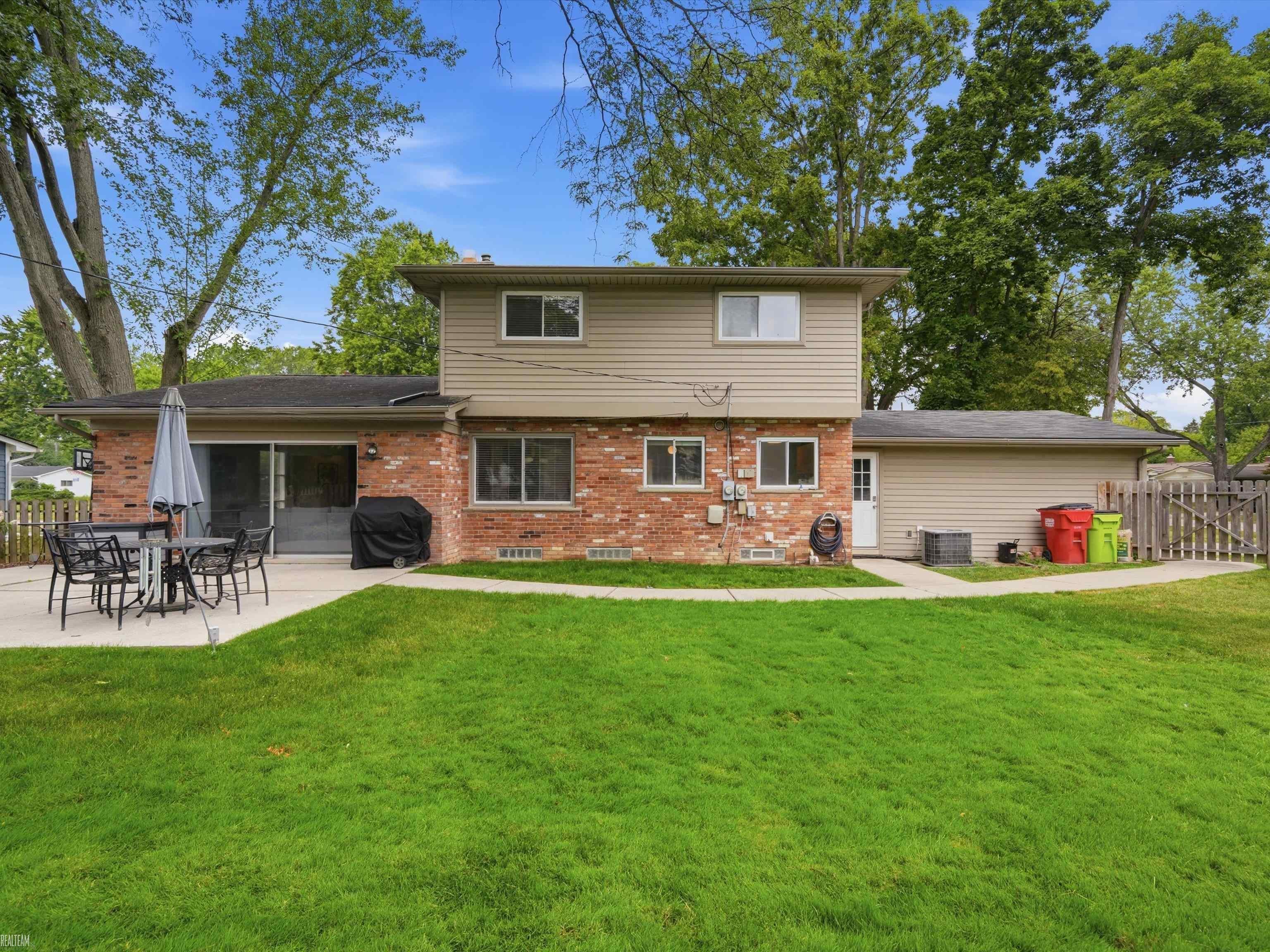 7041 Stonebrook Road West Bloomfield, MI 48322 - Photo 36 of 45 Gallery Image 36
