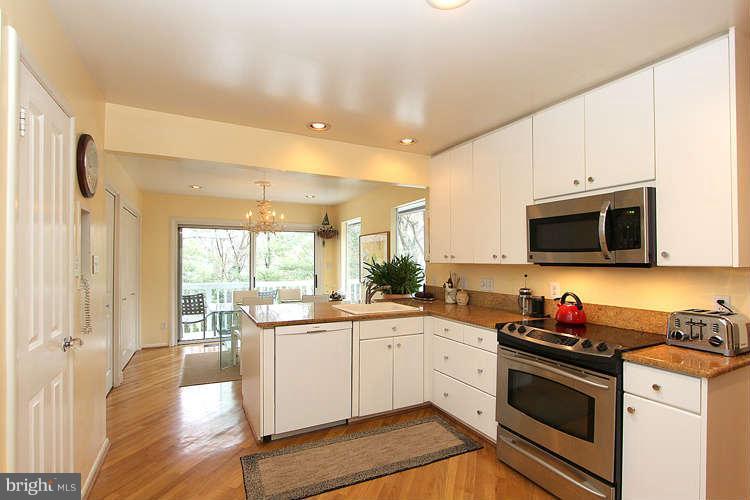 6508 Pyle Road Bethesda, MD 20817 - Photo 9 of 28 Kitchen