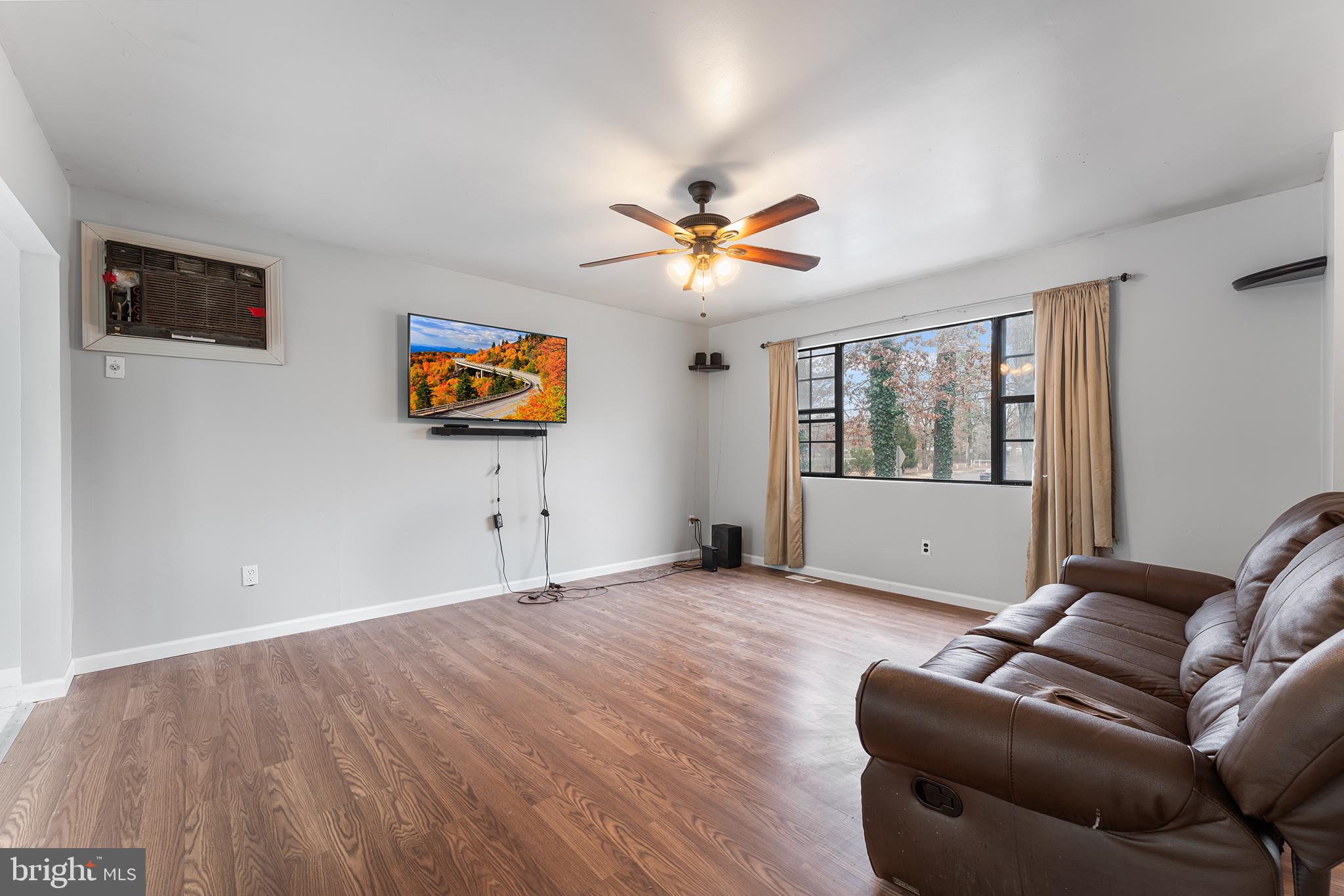 1500 Herbert Boulevard Williamstown, NJ 08094 - Photo 4 of 29