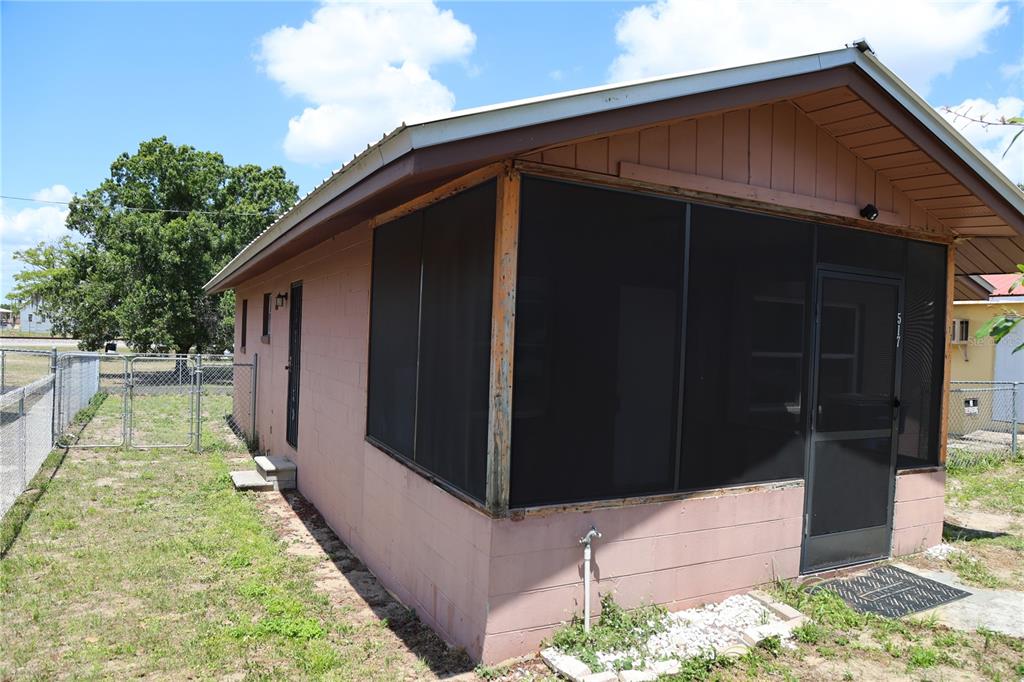 517 Harris Street Sebring, FL 33870 - Photo 5 of 20