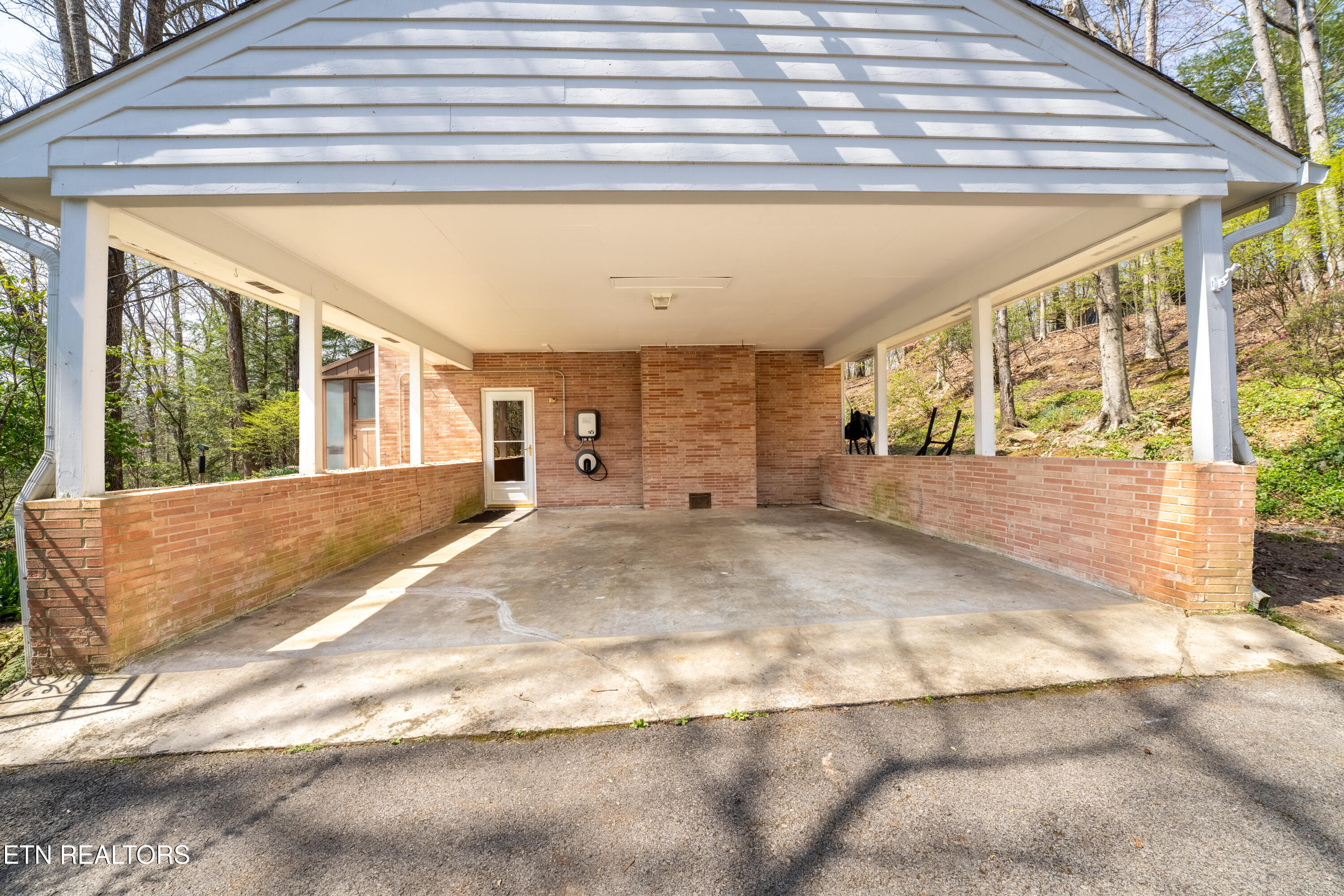 106 Disston Road Oak Ridge, TN 37830 - Photo 26 of 35 Disston Carport