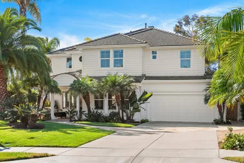 a view of a backyard with palm trees